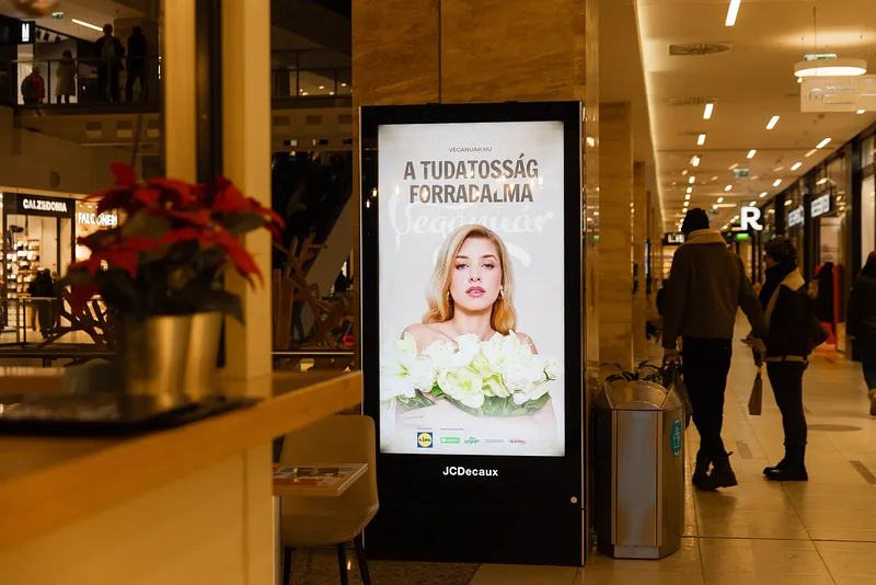 Plázák – Digitális oszlopok és totemek